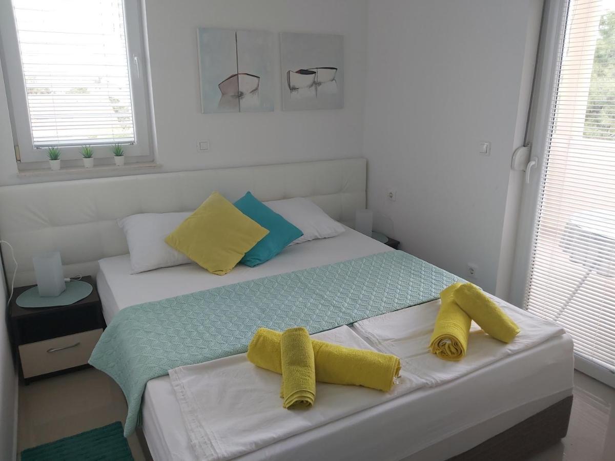Apartment Adrijana Novalja Exteriör bild