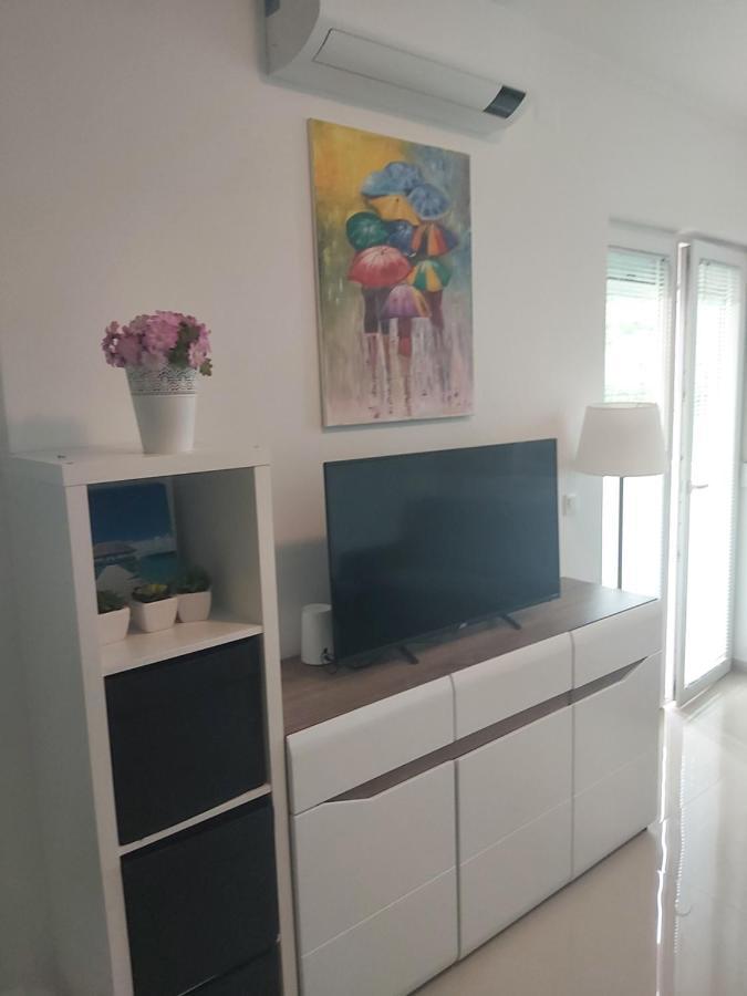 Apartment Adrijana Novalja Exteriör bild