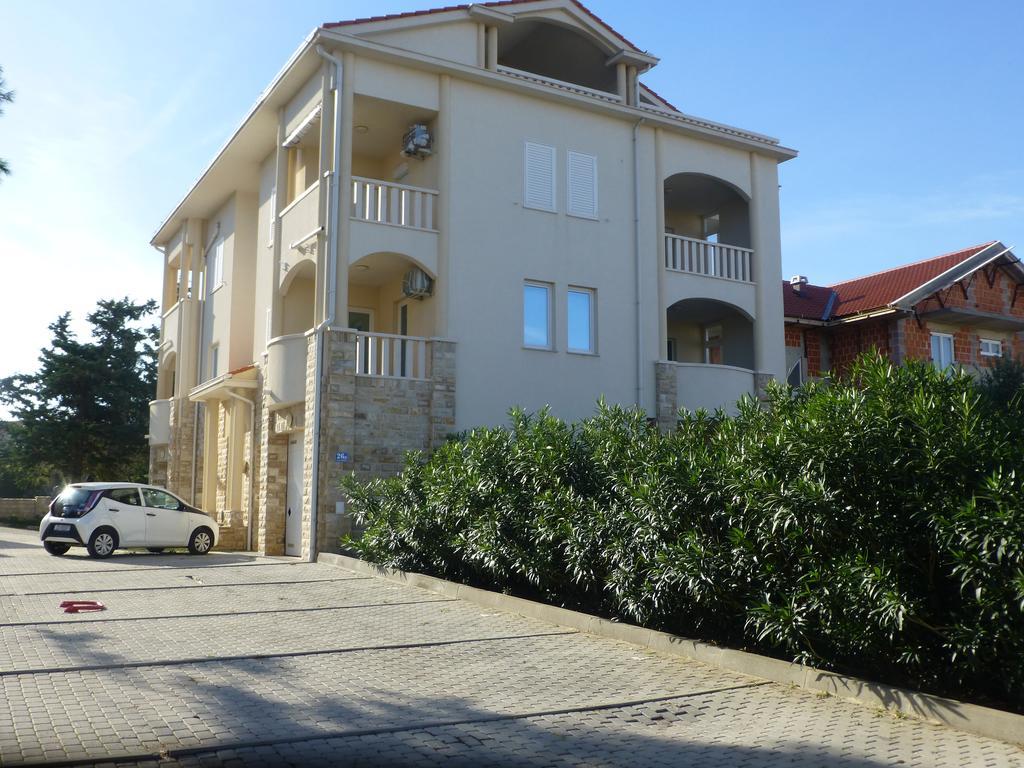 Apartment Adrijana Novalja Exteriör bild